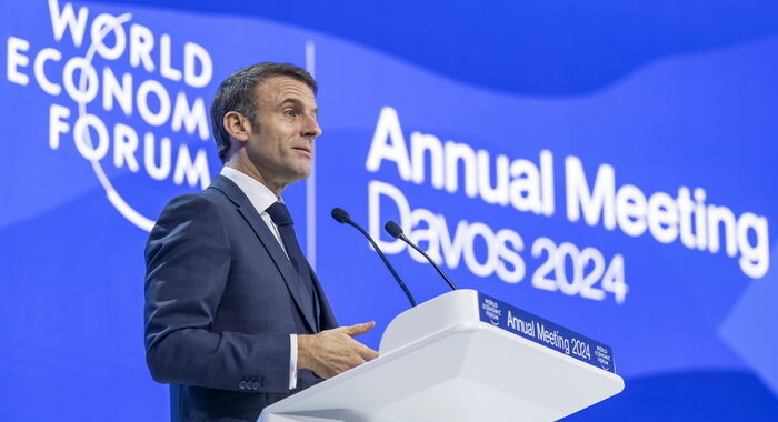 Macron invoca eurobond su alcune priorità Ue