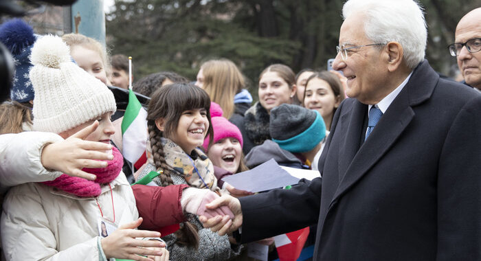 Mattarella,funzioni pubbliche?Agire con disciplina e onore