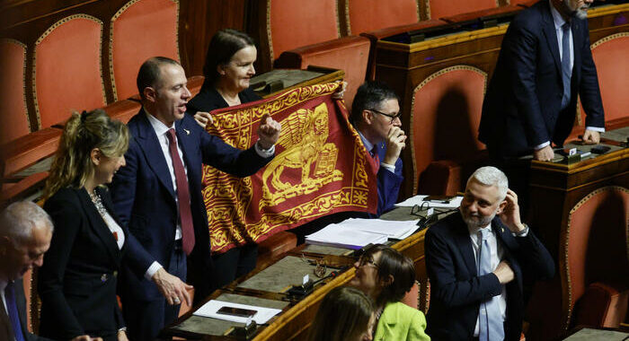 Non solo Inno di Mameli, al Senato anche una bandiera del Veneto