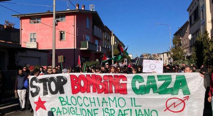 Scontri al corteo contro presenza Israele a Fiera Vicenza