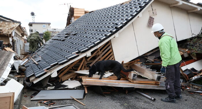 Terremoto in Giappone, bilancio vittime sale a oltre 110 morti