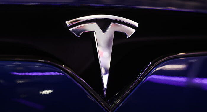 Tesla in crisi, via dalle ‘Magnifiche 7’ di Wall Street