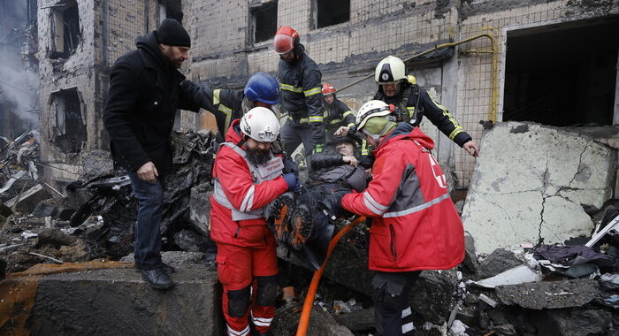 Zelensky, 4 morti e 92 feriti negli attacchi russi