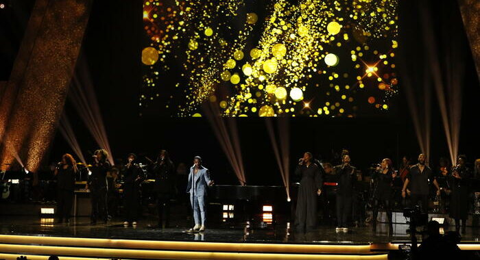 Al via sotto la pioggia la 66esima edizione dei Grammy Awards