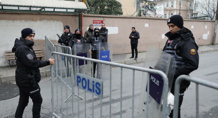 Attacco a tribunale Istanbul, ‘uccisi 2 terroristi’