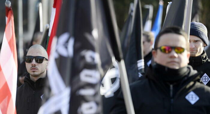 Autorità vietano raduno neonazi Budapest, corteo nei boschi