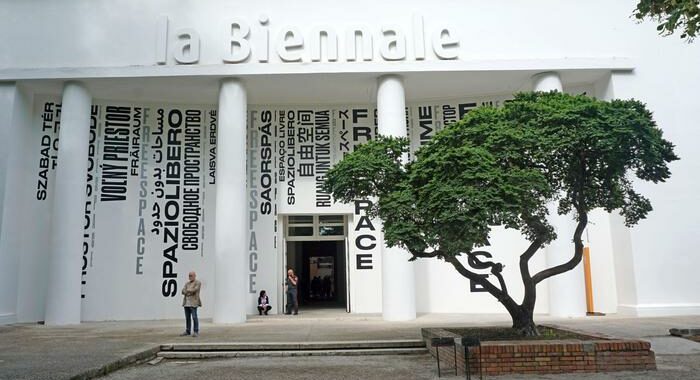 Biennale, migliaia di artisti chiedono esclusione Israele