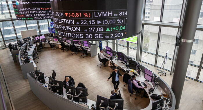 Borsa: Europa positiva in chiusura, Parigi +0,86%, Londra +0,38%