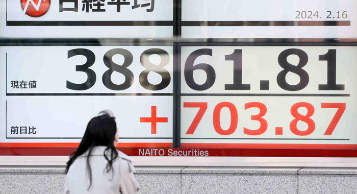 Borsa: la Cina corre dopo taglio dei tassi, Hong Kong +2%