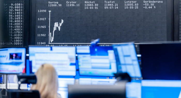 Borsa: l’Europa chiude poco mossa, bene Francoforte (+0,76%)