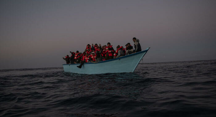 Cassazione, dare migranti a guardiacoste Tripoli è reato