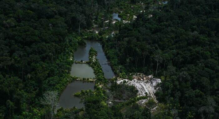 Crolla una miniera clandestina in Venezuela, almeno 24 i morti