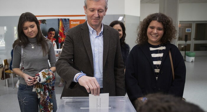 Elezioni in Galizia, Pp conferma la maggioranza assoluta