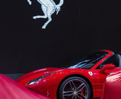 Ferrari vola a +9% in Borsa con i conti e voci su Hamilton