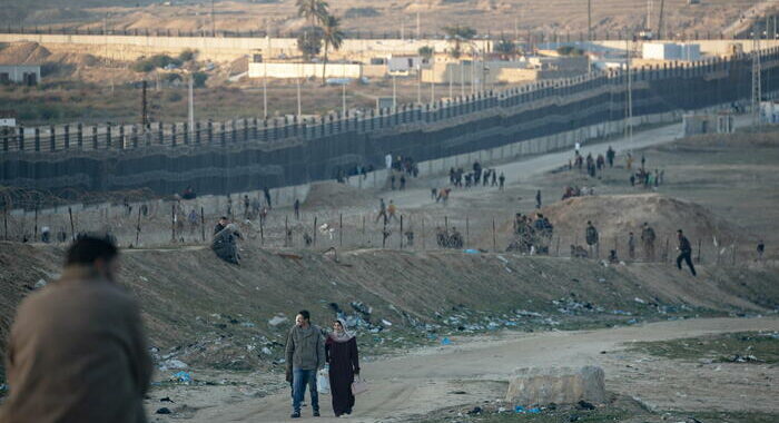 Fonti egiziane, rafforzata sicurezza al valico di Rafah