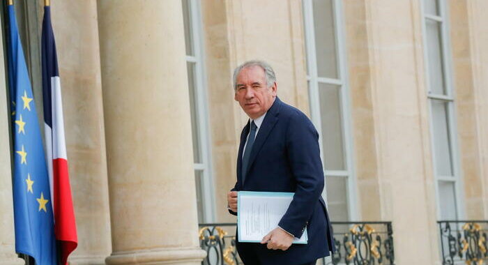 Francia: Bayrou non entra nel governo, ‘profondo dissenso’