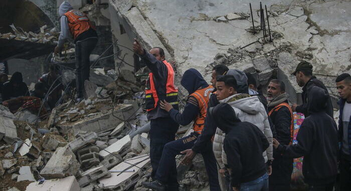 Gaza, Mezzaluna rossa: 4 morti in raid di Israele su Deir Balah