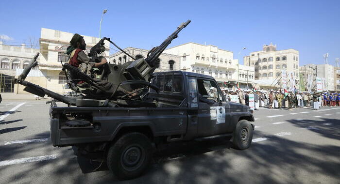 Gli Usa colpiscono sei missili Houthi anti-nave