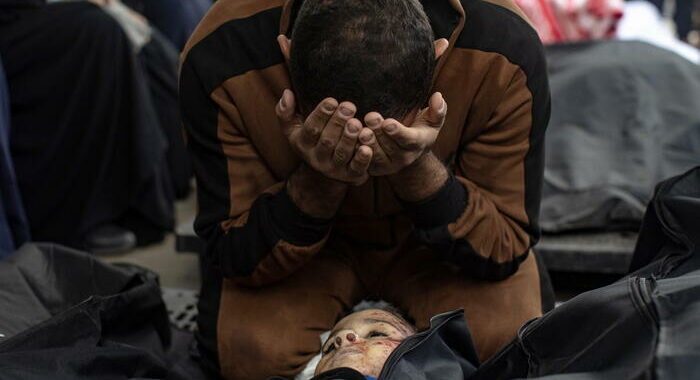 Hamas, sale a 112 il bilancio dei morti a Gaza, 760 feriti