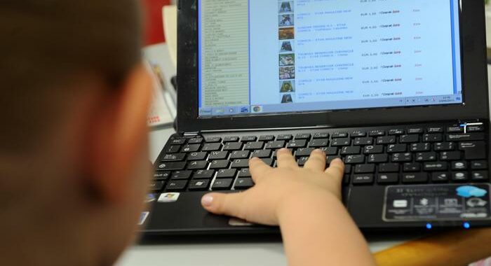 I giovani dai 8-16 anni stanno online da 1 a 3 ore al giorno