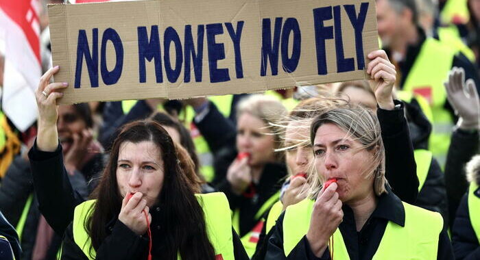 Lufthansa: il sindacato proclama 3 giorni di sciopero