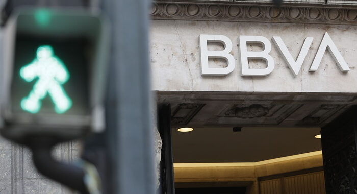 Nonostante tassa extraprofitti utili record per banche spagnole