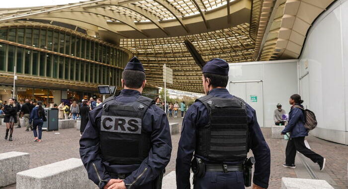 Polizia Parigi, accoltellamento non legato a terrorismo