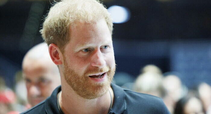 ‘Principe Harry ha parlato con re Carlo, rientrerà a Londra’