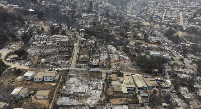 Sale a 112 il bilancio dei morti per gli incendi in Cile