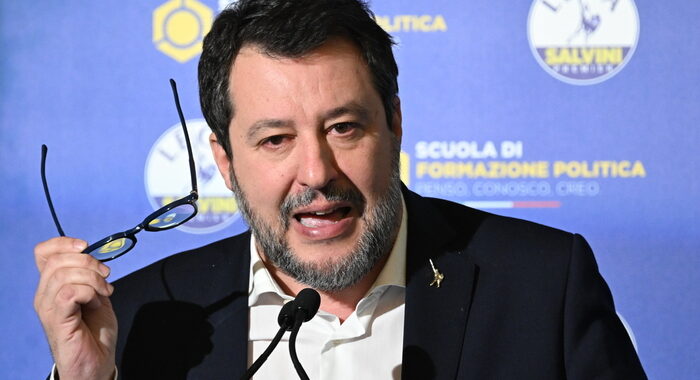 Salvini, con polizia in discussione a rischio tenuta pubblica