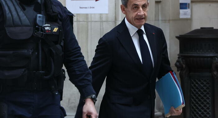 Sarkozy condannato a un anno, 6 mesi con condizionale