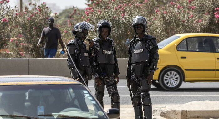 Senegal, lacrimogeni alla manifestazione davanti al Parlamento