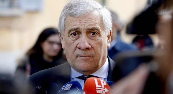 Tajani, avvocati Salis chiedano i domiciliari in Ungheria