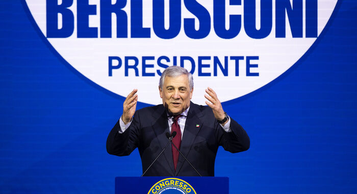Tajani eletto segretario di Forza Italia