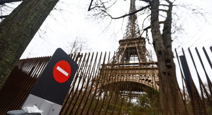 Terzo giorno di sciopero alla Tour Eiffel