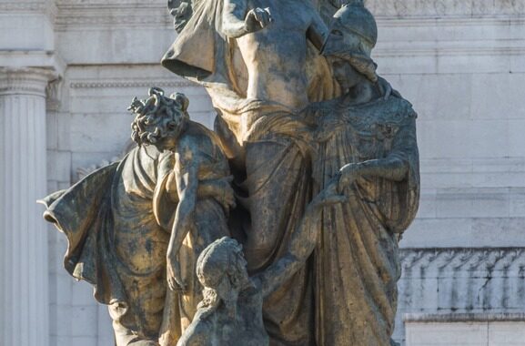 Torneranno a brillare le sculture che celebrano il Vittoriano