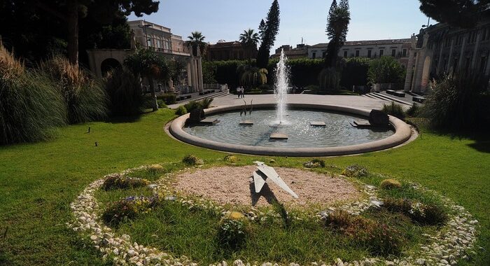 Tredicenne violentata alla Villa Bellini di Catania, fermi
