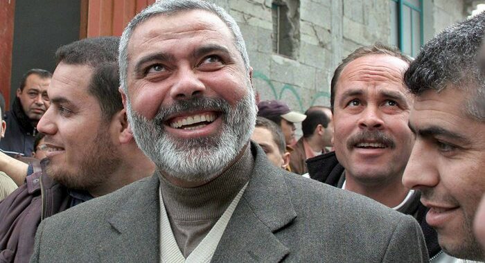 Tv, Haniyeh al Cairo per discutere dell’accordo con Israele