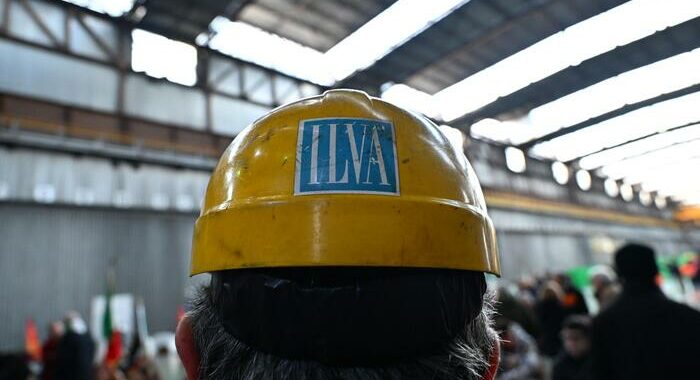 Urso, parlerò con Vestager del prestito ponte per ex Ilva