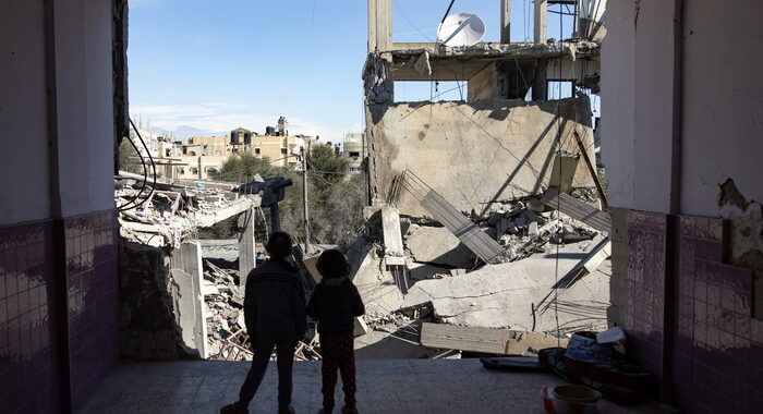 Wafa, 2 bambini uccisi in bombardamento su asilo a Rafah