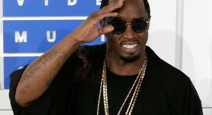 ‘Blitz nelle case di Puff Daddy per traffico sessuale’