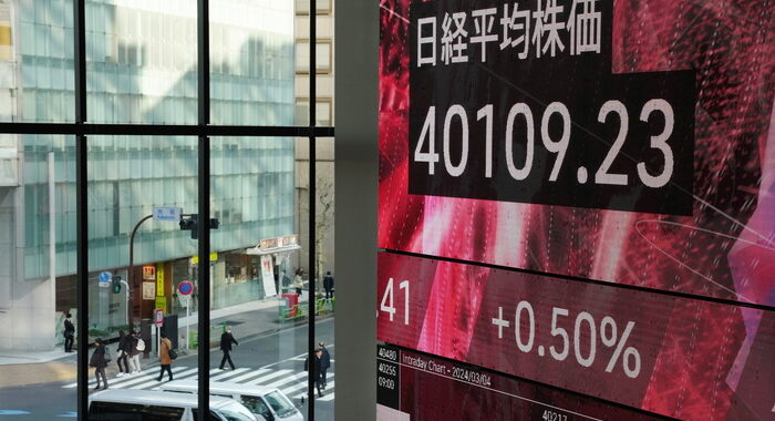 Borsa: l’Asia piatta attende la Fed, rimbalza Hong Kong