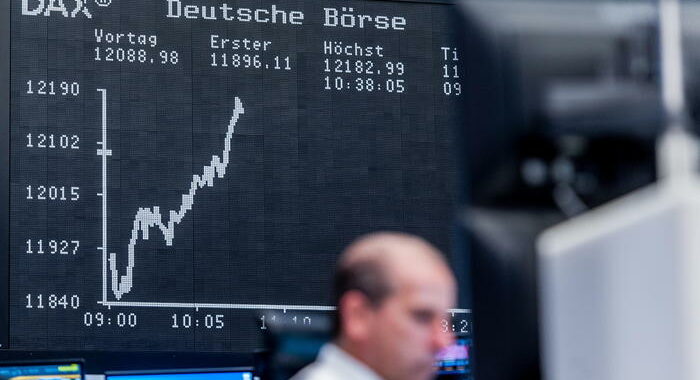 Borsa: l’Europa termina positiva, Francoforte +0,32%