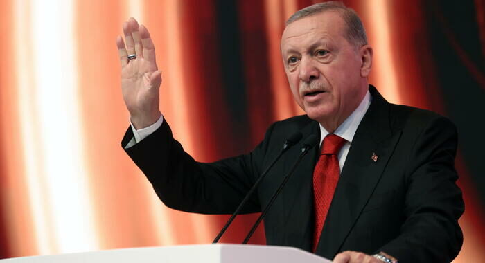 Erdogan, ‘sosteniamo fermamente i leader di Hamas’