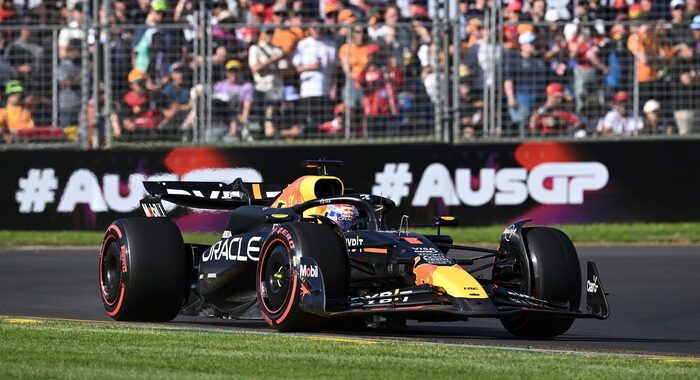 F1: Australia; Red Bull Verstappen ‘fuma’, fuori dopo 5 giri