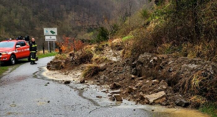 Frana sulla sp25 Val di Vara, interrotta strada verso la Toscana