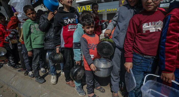 Gaza, Oms: almeno 10 bambini morti per fame negli ultimi giorni