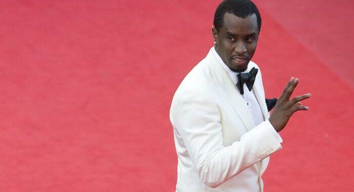 Gli avvocati di Puff Daddy accusano, ‘raid in stile militare’