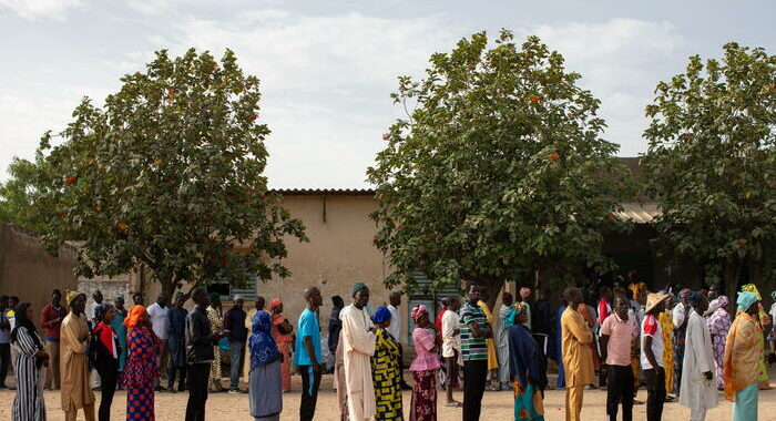 I senegalesi in gran numero alle urne per eleggere il presidente
