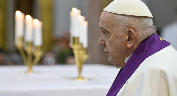 Il Papa rimuove vescovo polacco insabbiatore di abusi su minori
